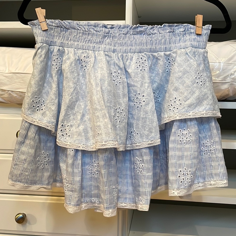 American Eagle blue and white shorts/skort